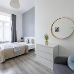 Апартаменты Super Cozy Next To The Eye