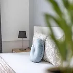 Апартаменты Super Cozy Next To The Eye *